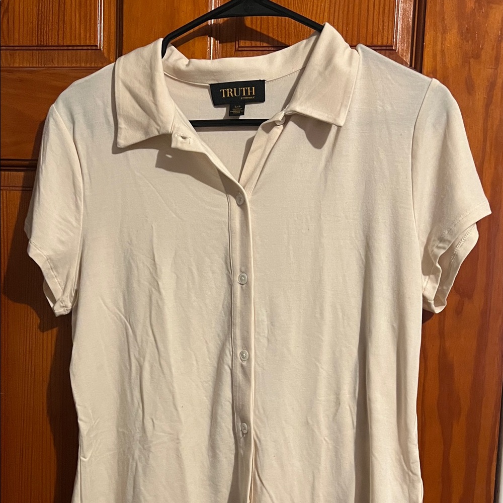Women’s Button-Up Shirt